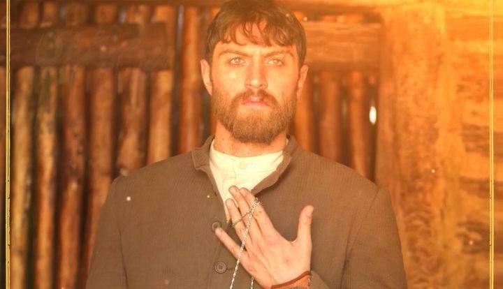 هنوزم یه غم غریبی رو قلبم سنگینی می‌کنه!