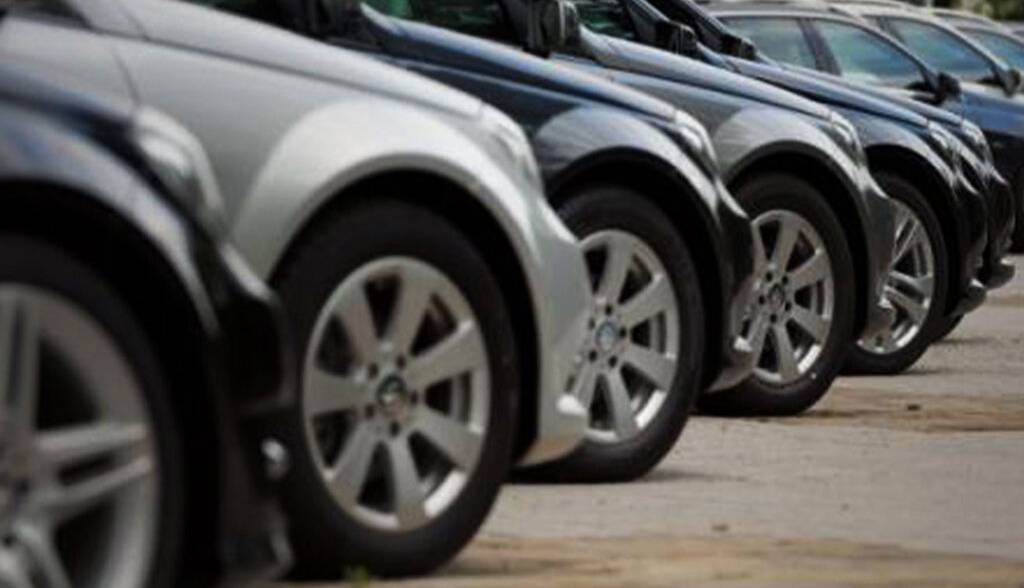 نماینده مجلس: در آیین‌نامه واردات خودرو نفوذ خودروسازان مشهود است