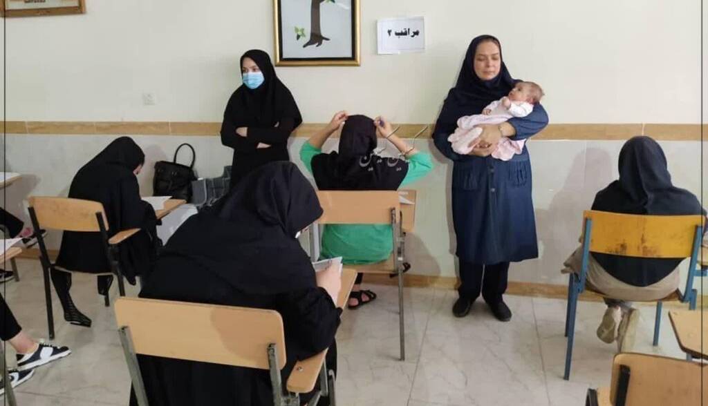 واکنش جالب زنی که انتشار تصویرش به عنوان مراقب کنکور پربازدید شد