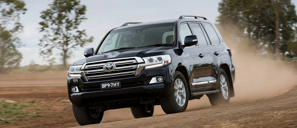 مقاوت شگفت‌انگیز بدنه لندکروزر زیر ضربات سهمگین دستگاه تخریب