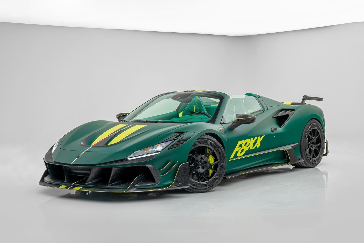 فراری F8 اسپایدر با پکیج تیونینگ F8XX منصوری معرفی شد