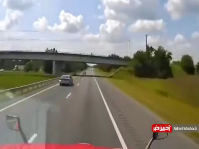 به بالای پل دقت کنید!