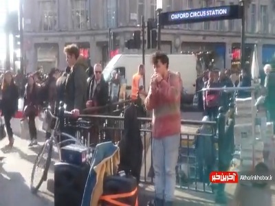 اجرای موسیقی خیابانی با ساز «هارمونیکا»