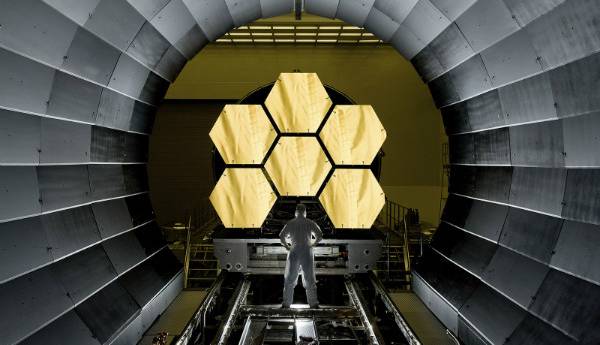 رئیس جمهور آمریکا امشب اولین تصویر تمام رنگی تلسکوپ فضایی جیمز وب را منتشر می‌کند