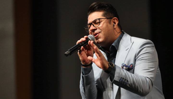 نماهنگ ترانه «دوستم داری» با صدای حجت اشرف زاده