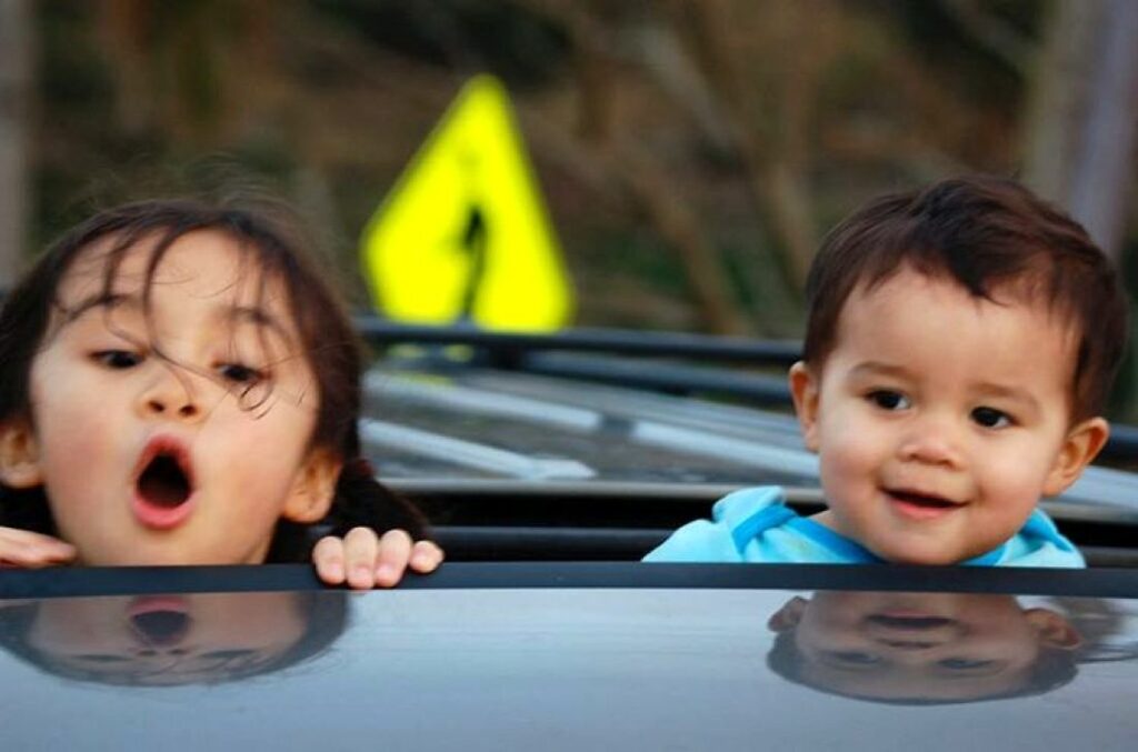 عواقب هولناک بیرون رفتن کودکان از سانروف خودرو