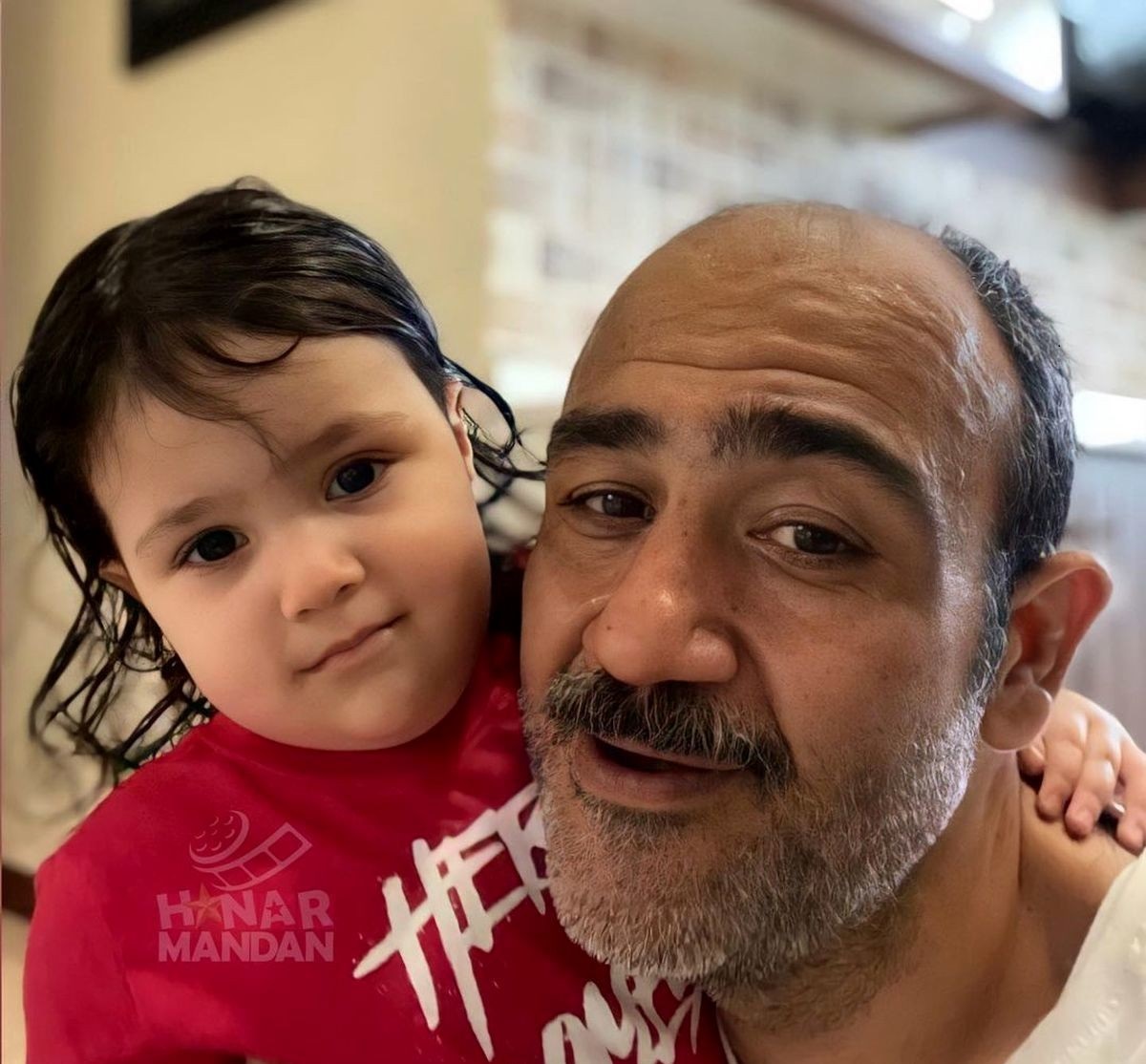 چهره‌ها/ لحظه های شیرین مهران غفوریان همراه دخترش