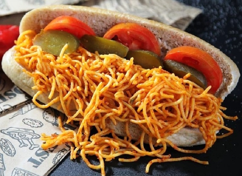 طرز تهیه یک ساندویچ ماکارونی خوشمزه