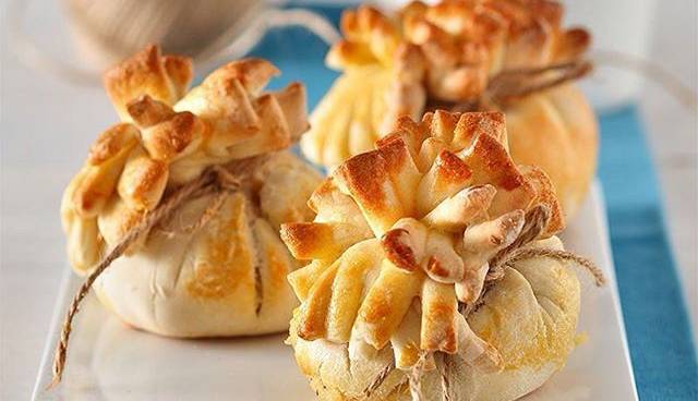 طرز تهیه «خمیر پیراشکی» نرم و خوشمزه