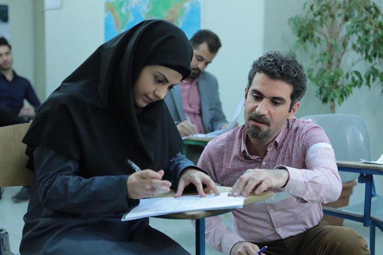 یه حرف‌هایی هست در حضور دیگران نمیشه زد