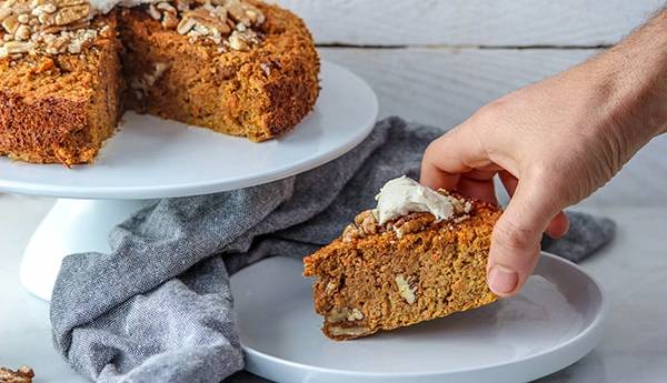 آموزش «کیک هویج و گردو» پرطرفدار در خانه