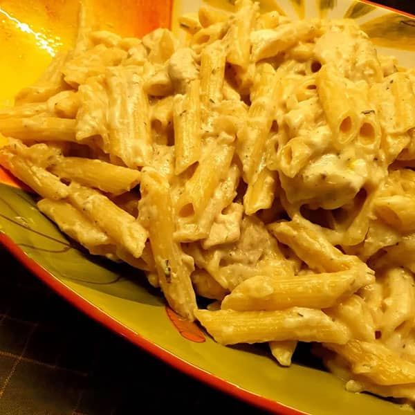 پاستا با سس سیر و ماکارونی