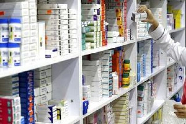 اتحادیه واردکنندگان دارو: قیمت دارو به شهریور ۱۴۰۰ باز می‌گردد