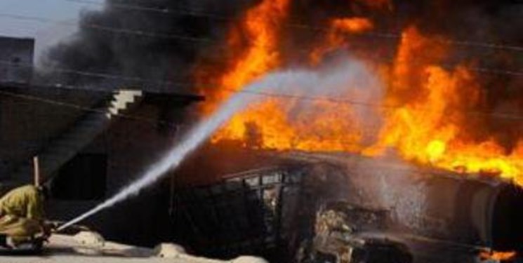 تریلر حامل کاه آتش گرفت