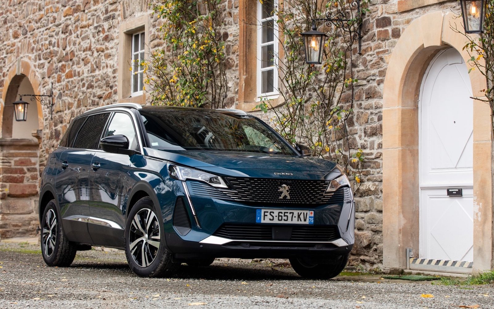 بررسی مفصل شاسی بلند باشکوه «پژو»