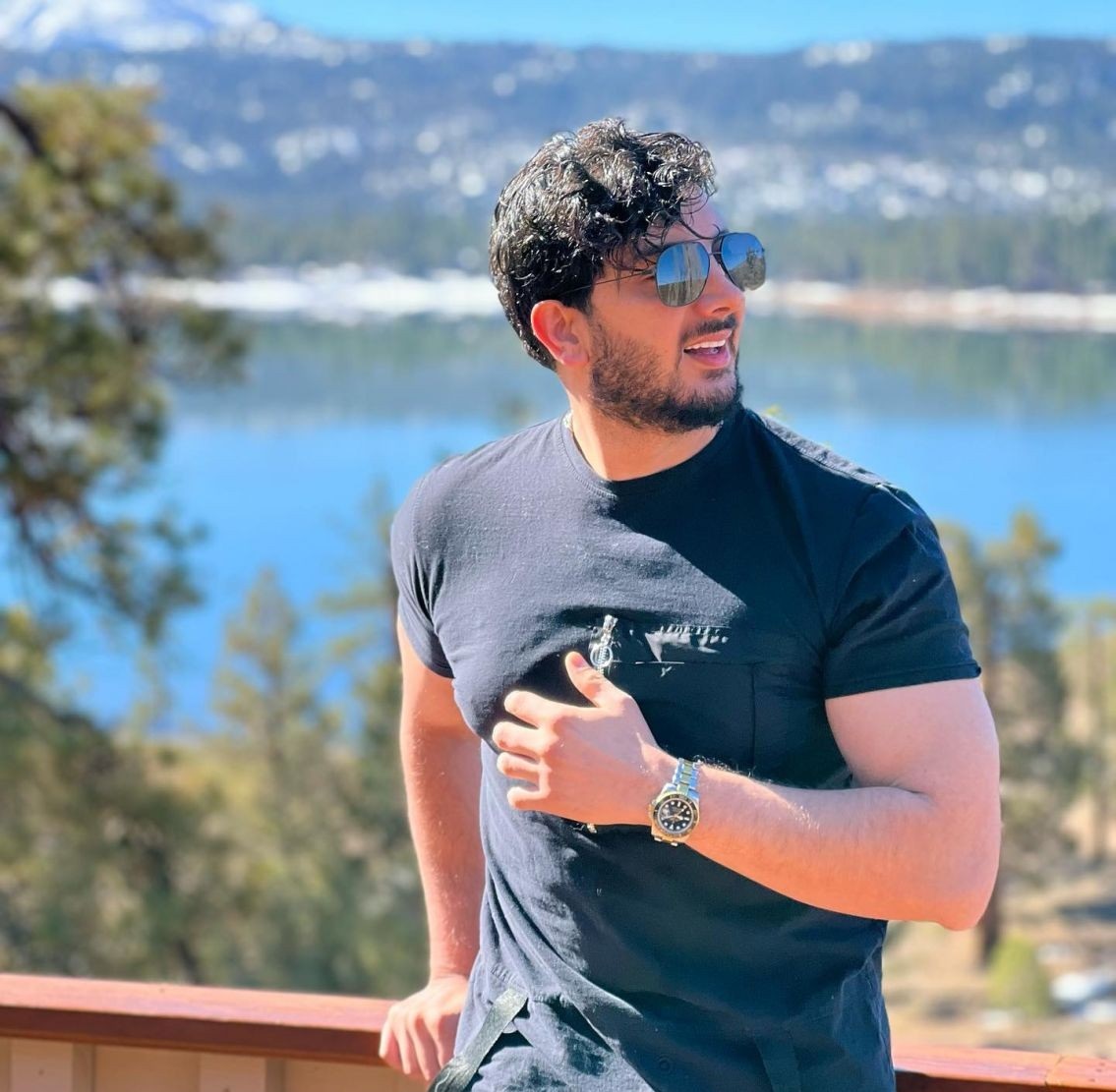 چهره‌ها/ سلفی فرزاد فرزین با استایل ورزشی