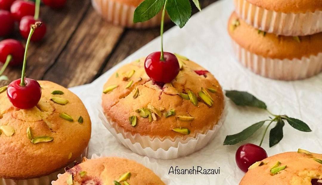 مافین با طعم آلبالو و پسته مافین با طعم آلبالو و پسته