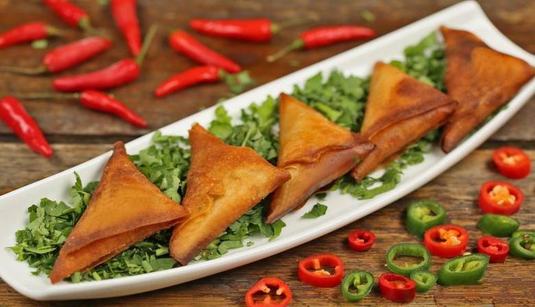 سمبوسه اصل جنوب با سس انبه مخصوص