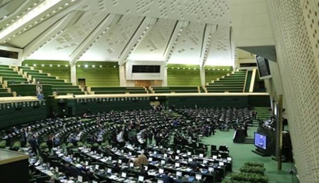 نماینده مجلس: دولت قبل ۵۰۰ هزار میلیارد بدهی به ارث گذاشت