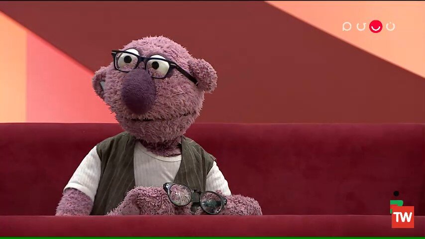 اجرای تیتراژ خاطره انگیز توسط جناب خان