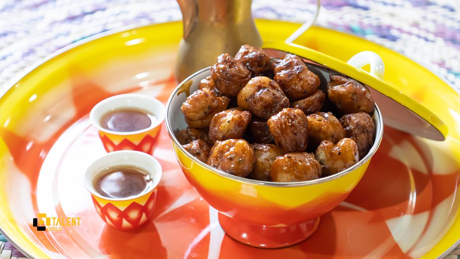 تهیه «لگیمات با شیره خرما» به روش سنتی بانوی جنوبی