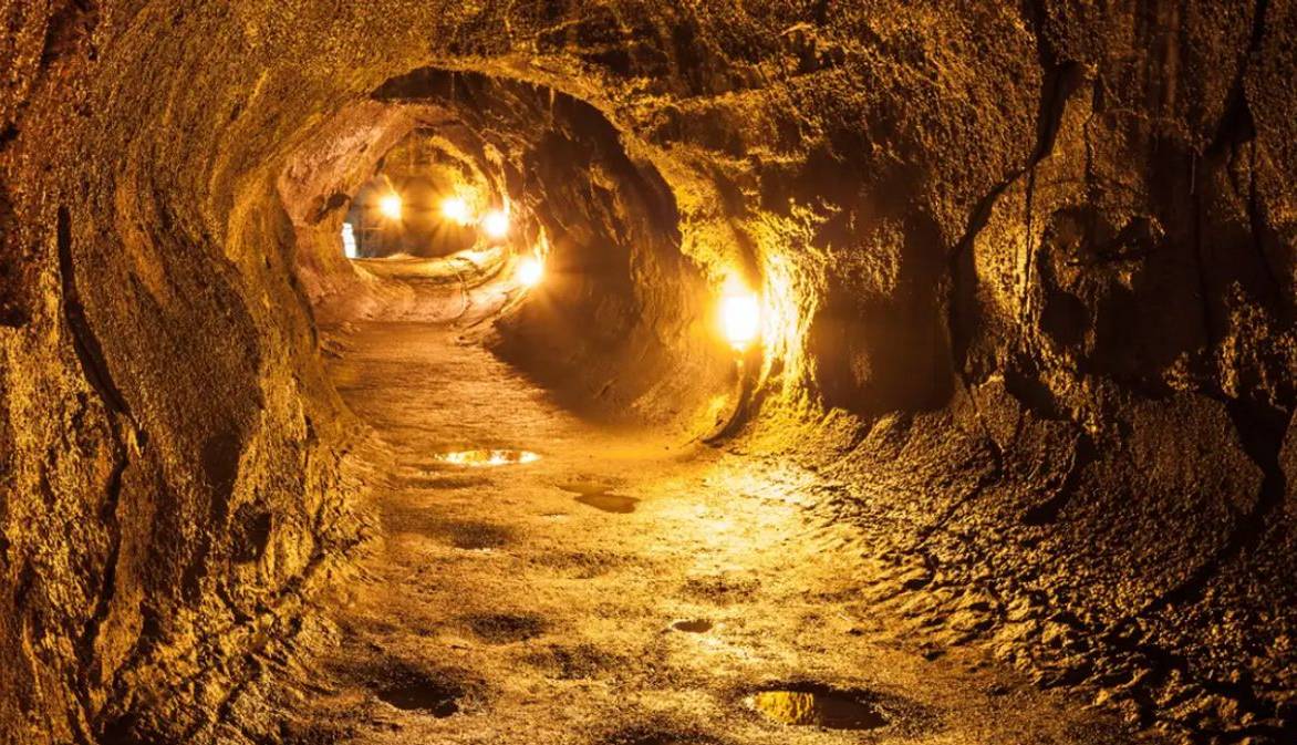 مطالعه جدید: غارهای گدازه‌ای هاوایی مملو از مواد باکتریایی مرموز هستند