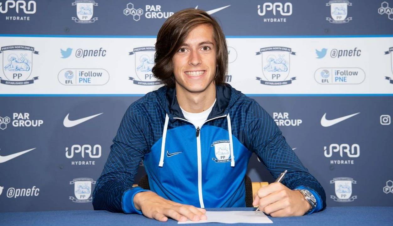 رسمی؛ مدافع سرخ‌ها جدا شد