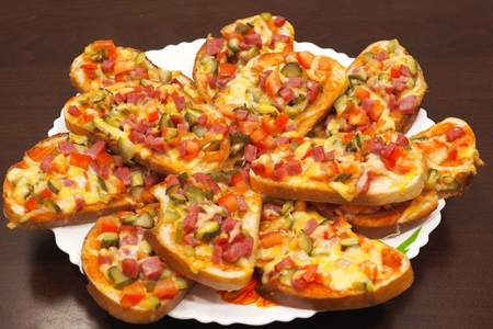 روشی ساده برای تهیه پیتزا فوری