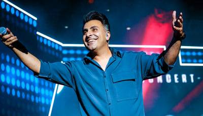 اجرای زنده آهنگ ” یه دریا نریم ” از علیرضا طلیسچی