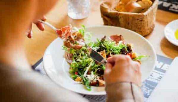 کرونا/ کاهش ۴۱ درصدی مرگ و میر کرونایی به کمک رژیم غذایی