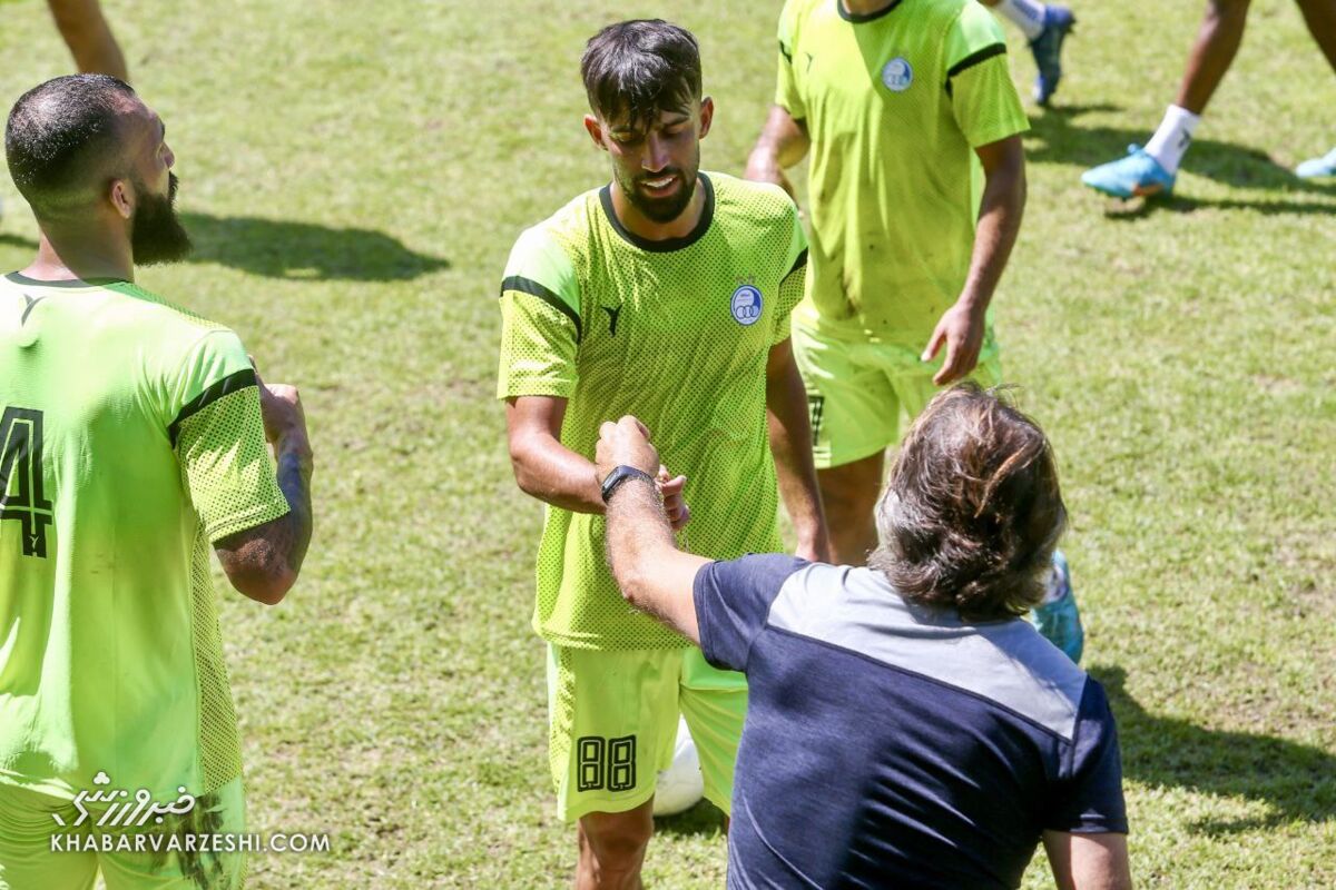 نظر ساپینتو باز هم در مورد هافبک هجومی استقلال عوض شد!