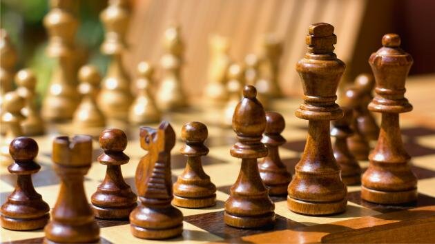 حضور مرد غیر شطرنجی به دلیل کاهش هزینه‌ها!