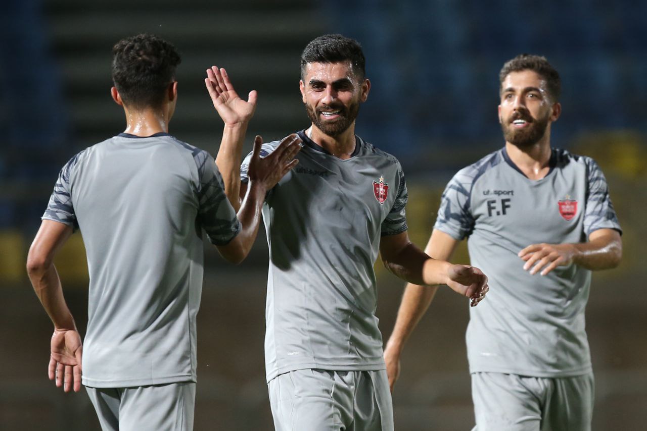 حضور بازیکن جدید پرسپولیس در تمرین آدینه سرخپوشان حضور بازیکن جدید پرسپولیس در تمرین آدینه سرخپوشان