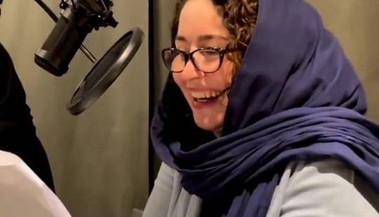 ژاله صامتی‌ در استدیو ضبط صدای «شهرک کلیله و دمنه»