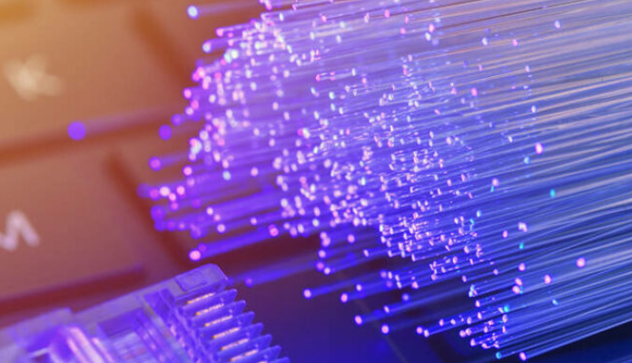 محققان چینی: با کابل فیبر نوری می‌توان صدای افراد را از فاصله صدها متری شنود کرد