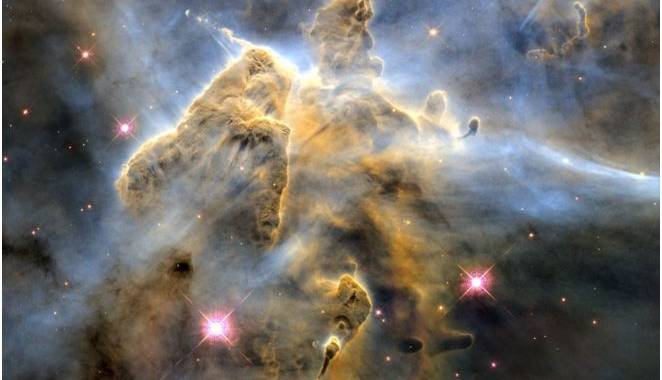 ستون‌های غبار در سحابی کارینا