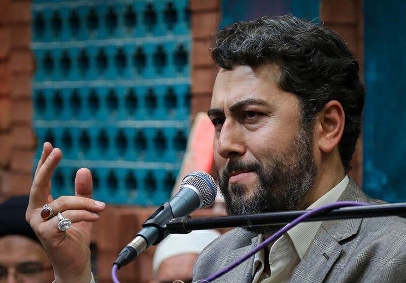 «زنده کرده است رقیه به نظر زهرا را» شعرخوانی احمد بابایی