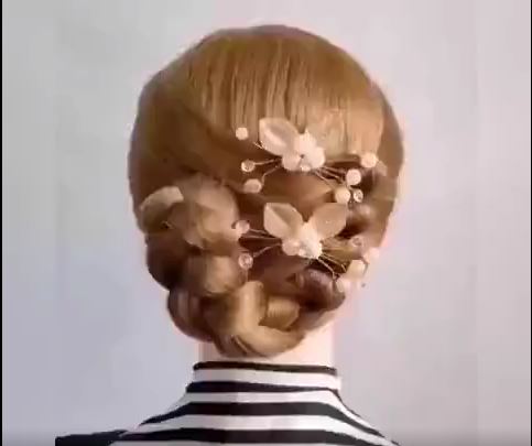 خودآرایی زیبا برای موها با بافتی ساده