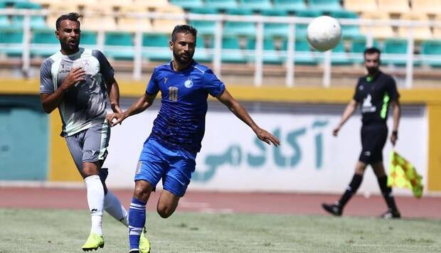 توقف استقلال در بازی با هوادار توقف استقلال در بازی با هوادار