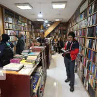 شمیم حسینی در کتاب‌فروشی‌های کشور