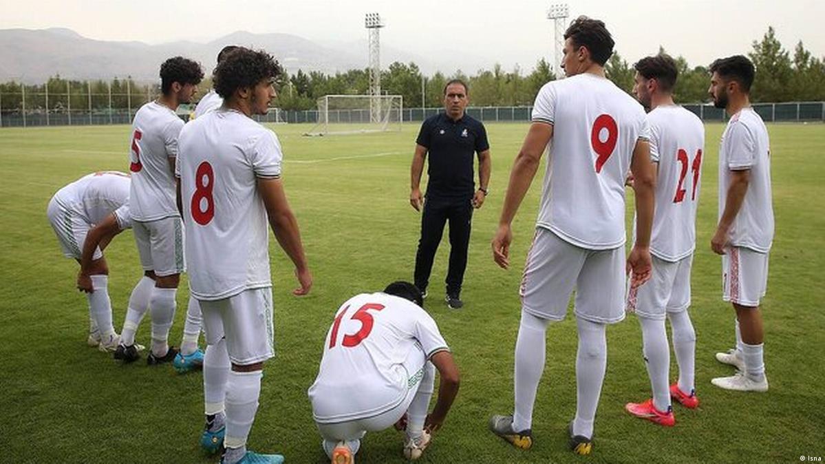 ۴۰ سال از فوتبال روز دنیا عقب هستیم