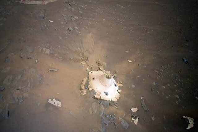 تصویری از تجهیزات رها شده‌ مریخ‌نورد استقامت در مریخ