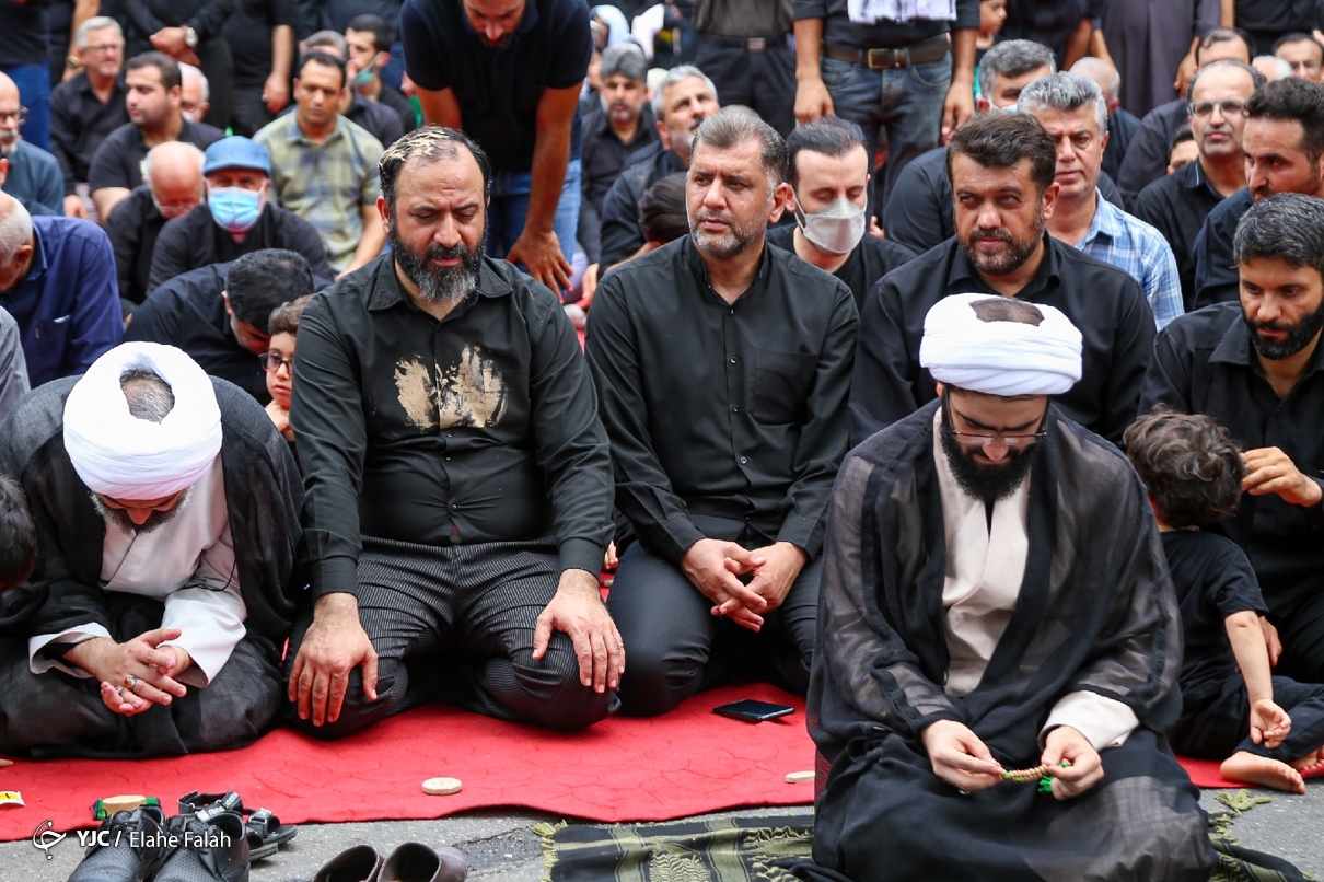 عکس/ اقامه نماز ظهر عاشورا در سراسر ایران