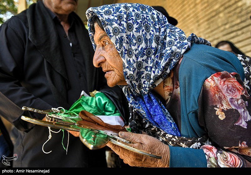 عکس/ نخل گردانی در روستای تاریخی هزاوه اراک