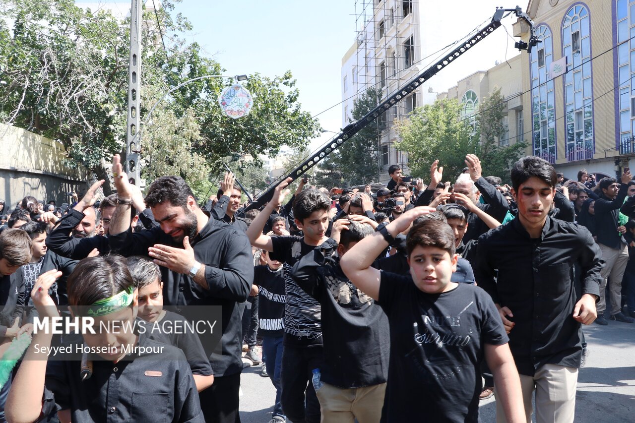 عکس/ خیمه سوزان عصر عاشورا در مشهد