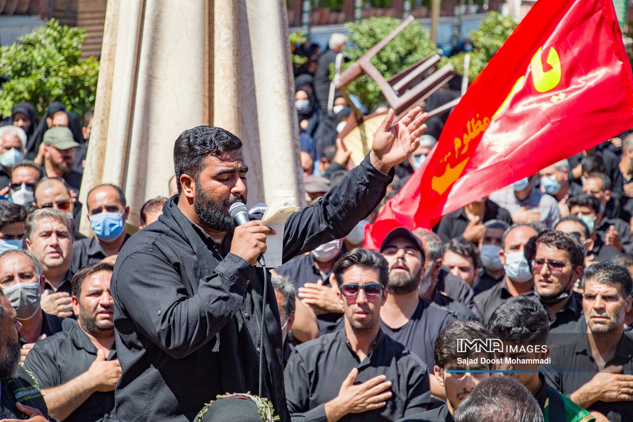 عکس/ عزاداری ظهر عاشورا در جوار حاج قاسم