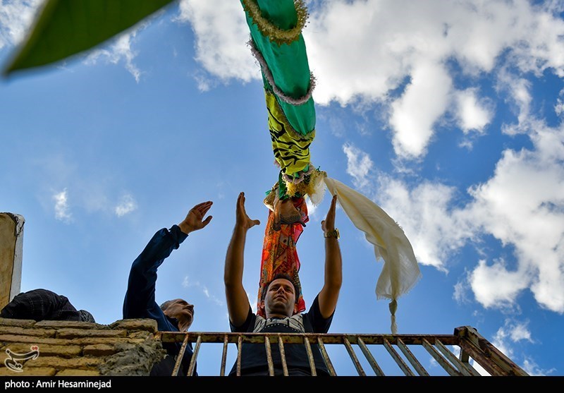 عکس/ نخل گردانی در روستای تاریخی هزاوه اراک