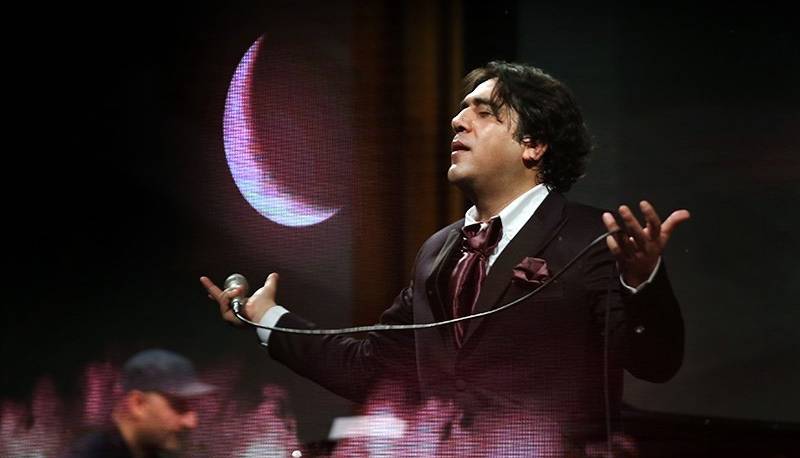 اجرایی از مانی رهنما به نام ” کجا به خنده می رسیم”