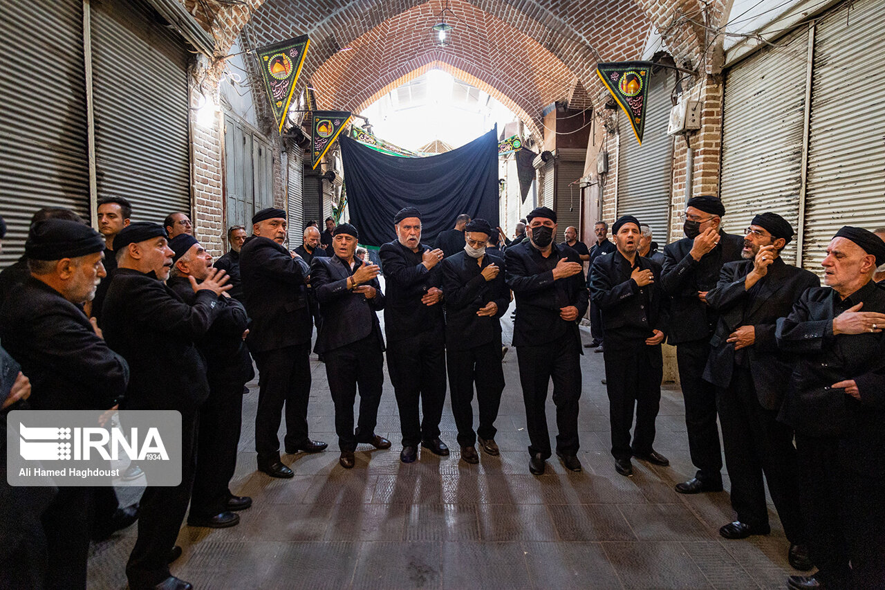 عکس/ عزاداری سومین روز شهادت امام حسین (ع) بازار تبریز