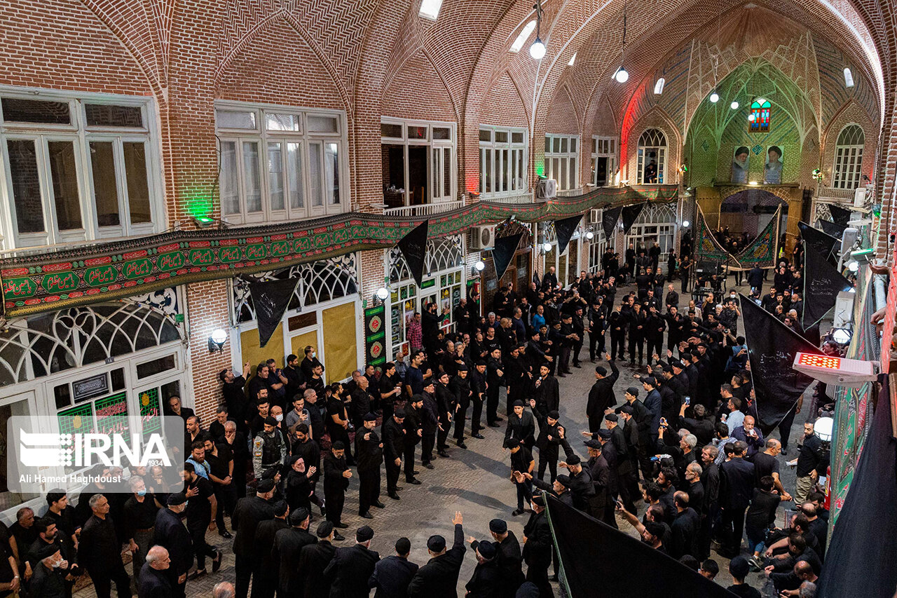 عکس/ عزاداری سومین روز شهادت امام حسین (ع) بازار تبریز